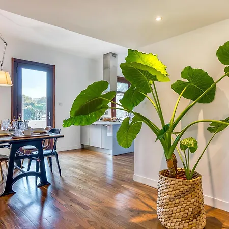 Apartment Skylife Art Gallery Loft - Riverfront Art Sanctuary *