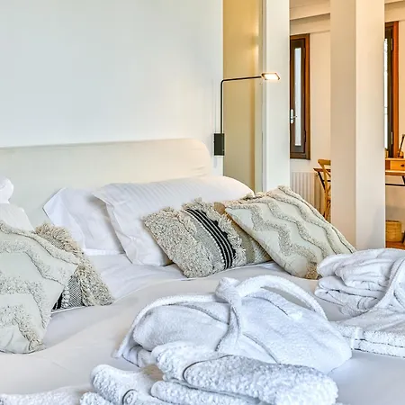 Skylife Art Gallery Loft - Riverfront Art Sanctuary Apartment *