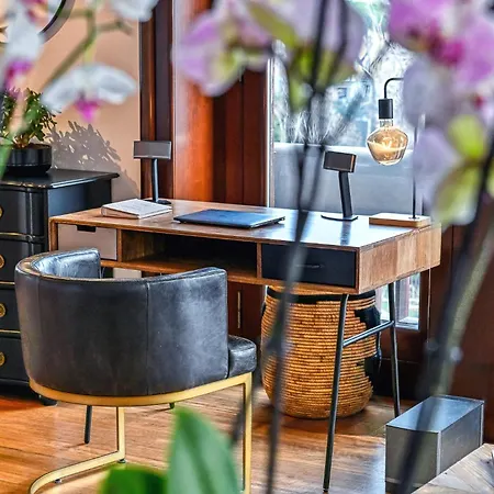 Skylife Art Gallery Loft - Riverfront Art Sanctuary Rome
