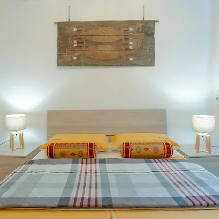 Domus Superior Domizio - Pantheon Apartment Rome