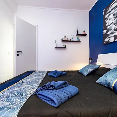 Blu Escher Mini At Vatican Apartment *