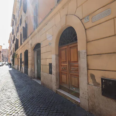 In Via Plauto Apartment