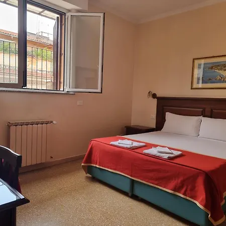 Domi 10 Apartment, Stazione Termini, Via Curtatone 12 Rom