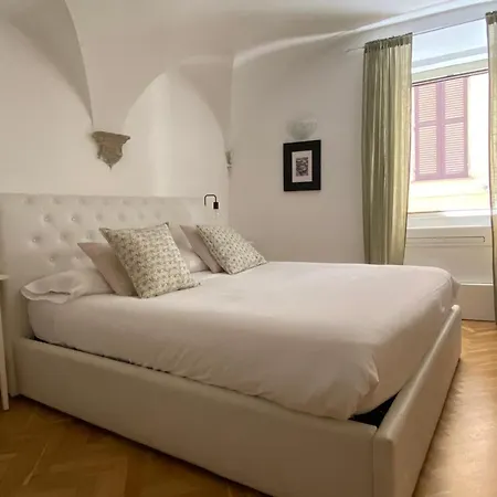 The Old Town Apartment *