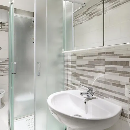 Elegant 3 Bedroom San Pietro Station 200 Mt * Rome