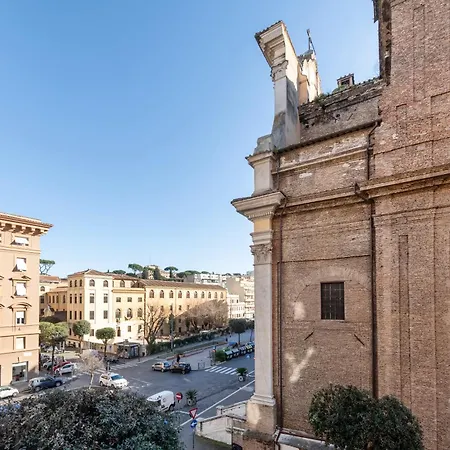 Elegant 3 Bedroom San Pietro Station 200 Mt