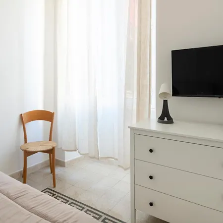 Elegant 3 Bedroom San Pietro Station 200 Mt Apartment Rome