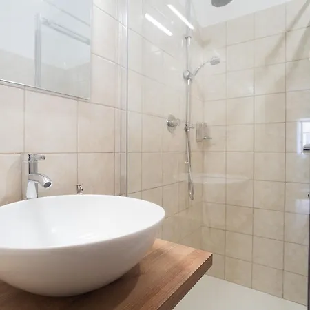 Vaticano - 3 Bagni - 11 Posti - 200mq - 7 Letti - Wifi Apartment *