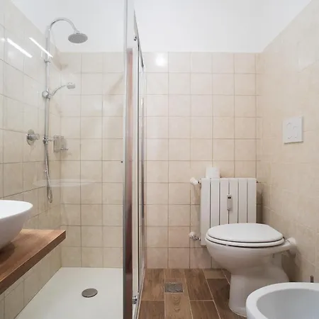 Vaticano - 3 Bagni - 11 Posti - 200mq - 7 Letti - Wifi