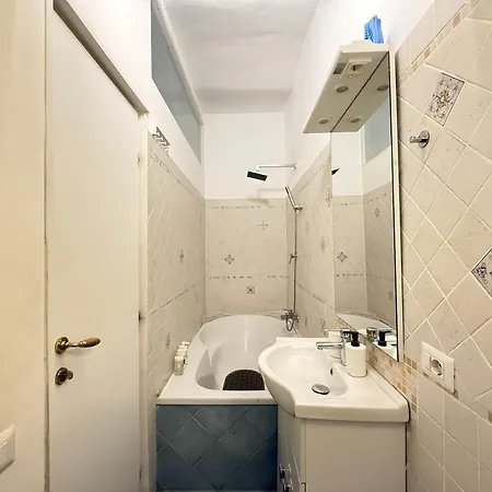 Apartment San Lorenzo , Near Termini Station Center V Rome