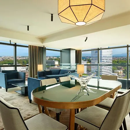 Hilton Eur La מלון