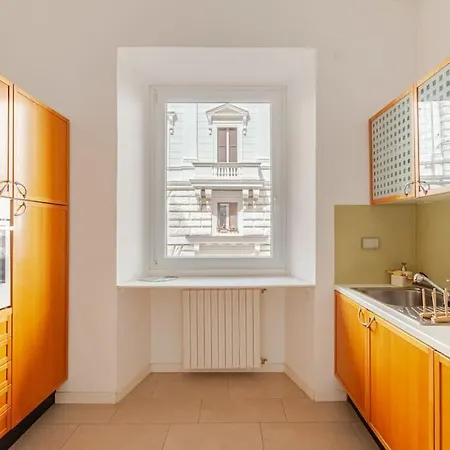 Moderno A Due Passi Dal Colosseo Apartment Rome