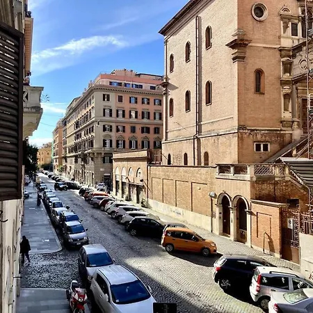 Moderno A Due Passi Dal Colosseo Apartment Rome