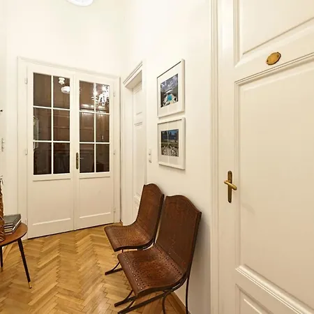 Vicino Alla Metropolitana Apartment *