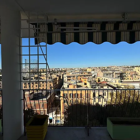 Apartment Cozy Flat With Balcony Rome