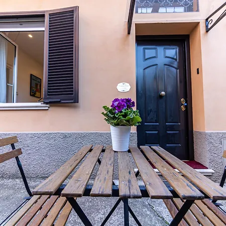 Agrippina House: Mura Vaticane * Roma