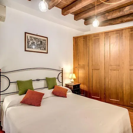 Apartment Charlotte Luxury Coronari Rome