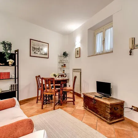 Charlotte Luxury Coronari Apartment Rome