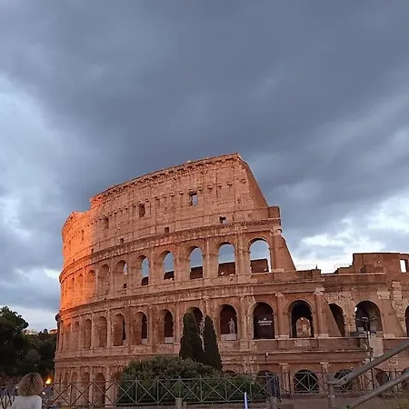 Elegante - Colosseo * Rome