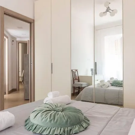 Large Garden Apartment Rome