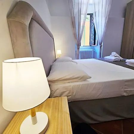Vicolo Di Monte Del Gallo 24 - Vatican Apartment