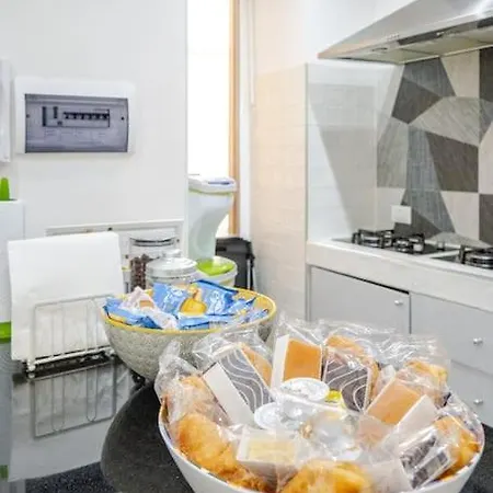 Sweet For 6 People And 2 Bathroom Rome