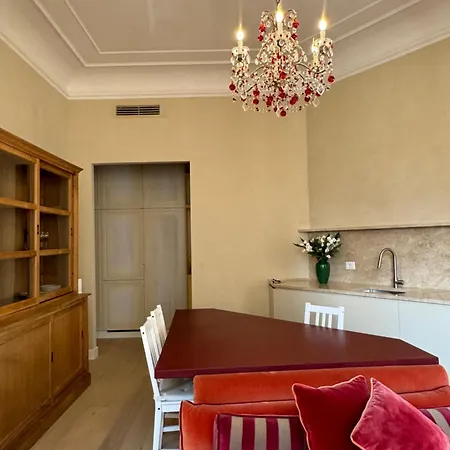 Elegante Con Terrazzo Apartment