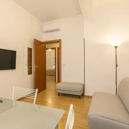 A 50 M Dalla Metropolitana Cornelia Apartment *