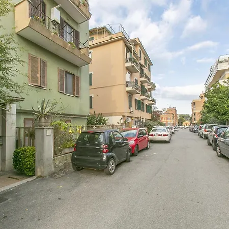 A 50 M Dalla Metropolitana Cornelia Apartment Rome