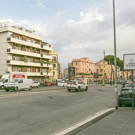A 50 M Dalla Metropolitana Cornelia * Rome