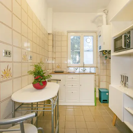 A 50 M Dalla Metropolitana Cornelia Apartment *
