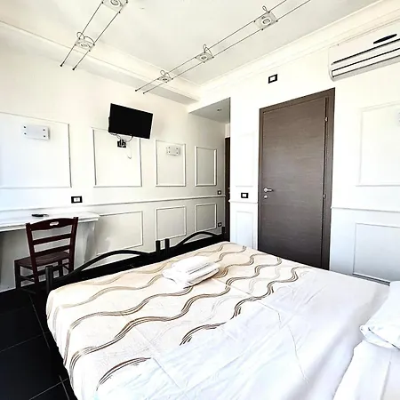Palace Hostal Roma