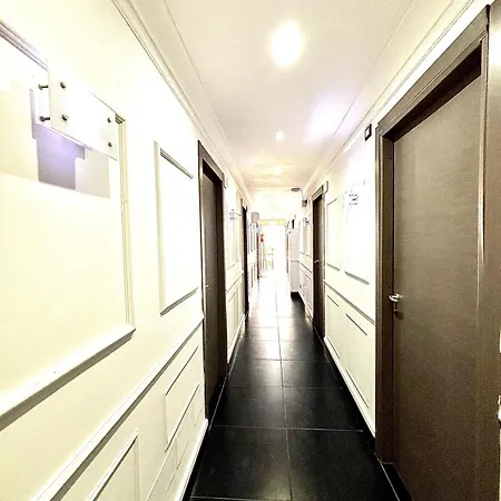Palace Hostal Roma