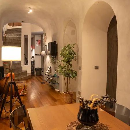 Apartment Domus Ciancaleoni - Colosseum - Rione Monti *
