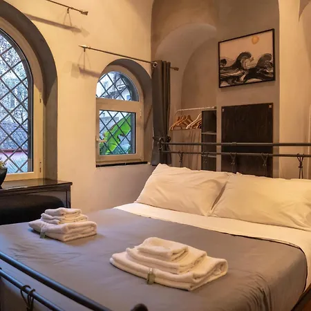 Apartment Domus Ciancaleoni - Colosseum - Rione Monti Rome