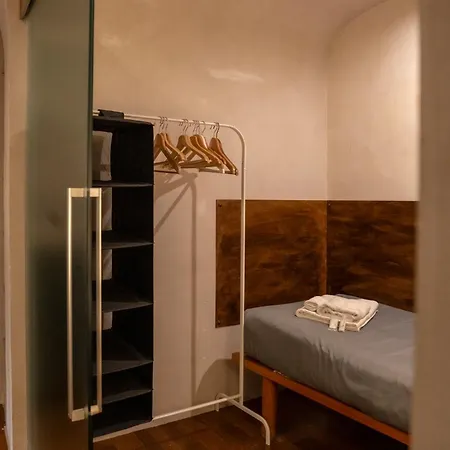Apartment Domus Ciancaleoni - Colosseum - Rione Monti *