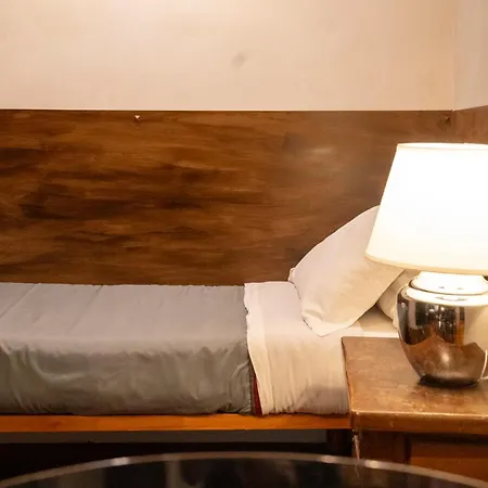Apartment Domus Ciancaleoni - Colosseum - Rione Monti