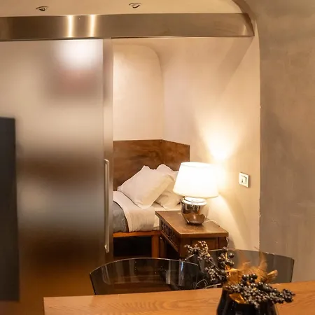 Apartment Domus Ciancaleoni - Colosseum - Rione Monti Rome