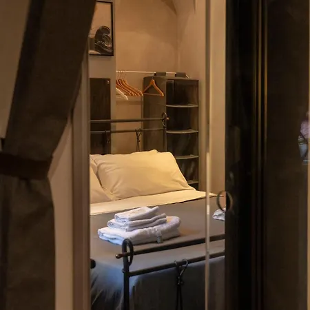 Domus Ciancaleoni - Colosseum - Rione Monti Apartment Rome