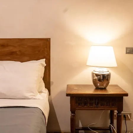 Apartment Domus Ciancaleoni - Colosseum - Rione Monti *