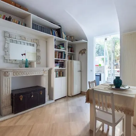 Apartment Station Enchanting Rome