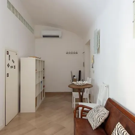 Station Enchanting Apartment
