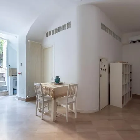 Apartment Station Enchanting Rome