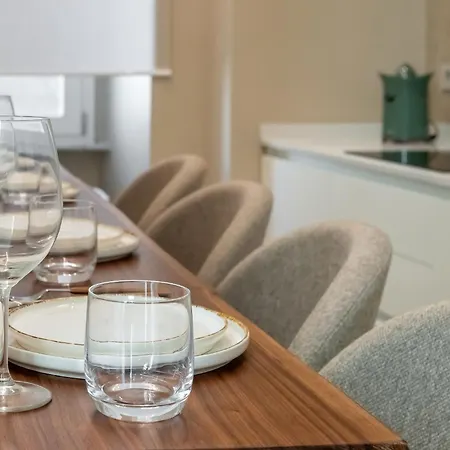 Skylife Minimalist Boutique Apartment *