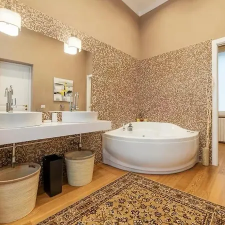 Appia Luxury *