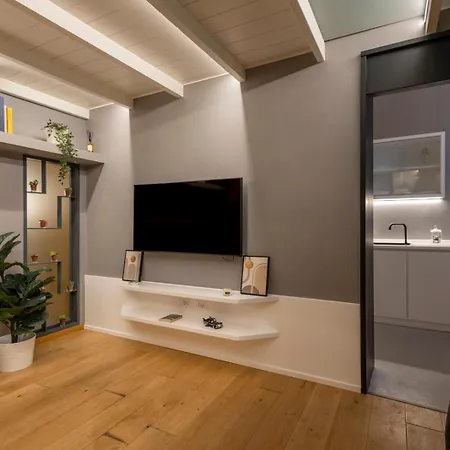 Spagna Luxury - Trevi Fountain Apartment