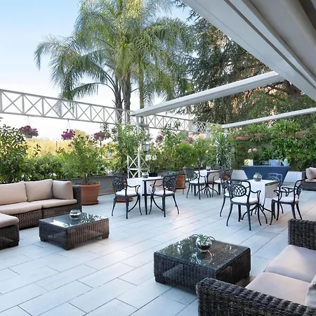 Courtyard By Marriott Park Hotel