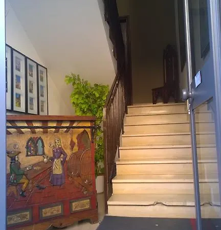 Almi Bed & Breakfast 3*