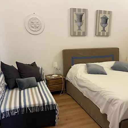 Apartment Domus Alfieri Al Colosseo Rome