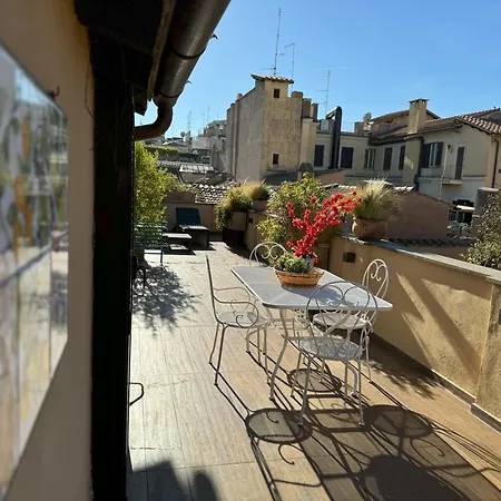Pantheon Gabbianina Apartment